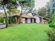 Case e ville in vendita di 1077 m² in Via Ancona