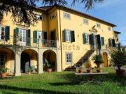 Case e ville in vendita di 1098 m²