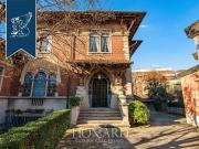 Case e ville in vendita di 1100 m²