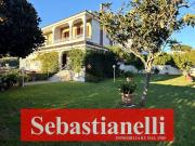 Case e ville in vendita di 110 m² in Viale dei Gladioli, 35