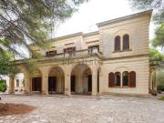 Case e ville in vendita di 1200 m² in Via Vecchia Carmiano
