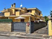 Case e ville in vendita di 120 m² in Via Berna, 11