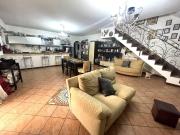 Case e ville in vendita di 120 m² in Via Marano Equo