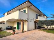 Case e ville in vendita di 124 m² in Via Jenne, 75