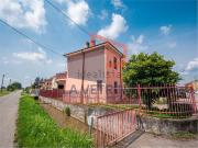 Case e ville in vendita di 124 m² in Via Trovamala, 39