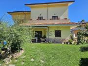 Case e ville in vendita di 127 m² in Via della Seccia
