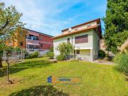 Case e ville in vendita di 129 m² in Via Bertolotti, 10