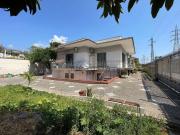 Case e ville in vendita di 130 m² in Via L. Cuccurullo, 19