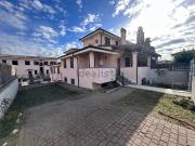 Case e ville in vendita di 130 m² in Via Nureci