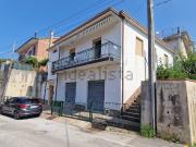 Case e ville in vendita di 132 m² in Via...