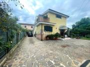 Case e ville in vendita di 140 m² in Via Appia Nuova