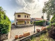 Case e ville in vendita di 140 m² in Via...