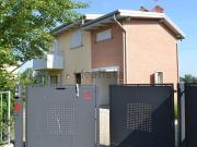 Case e ville in vendita di 146 m² in Via RITA LEVI...