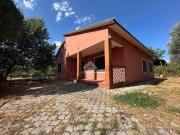 Case e ville in vendita di 148 m² in Via del Frizzone, 2