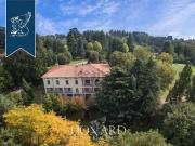 Case e ville in vendita di 1500 m²
