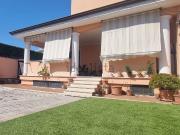 Case e ville in vendita di 150 m² in Via delle Azalee, 1