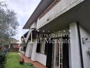 Case e ville in vendita di 150 m² in Via G. Schicchi, 10