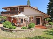 Case e ville in vendita di 150 m² in Via Poggio al Frate