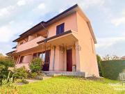 Case e ville in vendita di 153 m² in Via Monte Cervino