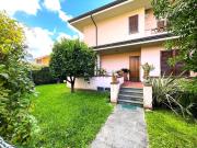 Case e ville in vendita di 153 m² in Via XXV Aprile