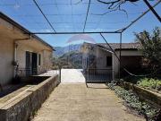 Case e ville in vendita di 155 m² in Via Esterna Strazzasiti