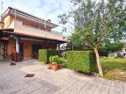 Case e ville in vendita di 156 m² in Viale A. Manzoni, 12