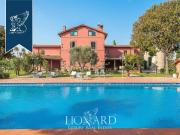 Case e ville in vendita di 1596 m²