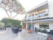Case e ville in vendita di 160 m² in Via Appia Pignatelli