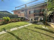 Case e ville in vendita di 160 m² in Via Azzanello