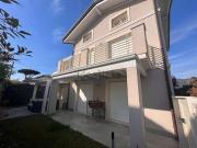 Case e ville in vendita di 160 m² in Via Balilla Grillotti