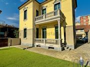 Case e ville in vendita di 161 m² in Via Giardini