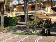 Case e ville in vendita di 165 m² in Via Cardi