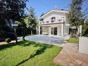 Case e ville in vendita di 165 m² in Via Idone