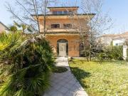 Case e ville in vendita di 168 m² in Via Fratelli Rosselli
