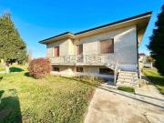 Case e ville in vendita di 170 m² in Strada Quistello, 116