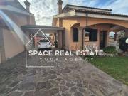 Case e ville in vendita di 170 m² in Via del Mare