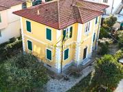 Case e ville in vendita di 174 m² in Via Piave, 60