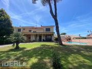 Case e ville in vendita di 175 m² in Via dei Ciclamini, 67