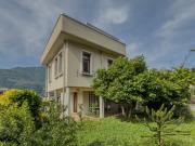 Case e ville in vendita di 175 m² in Via Ezio Vanoni