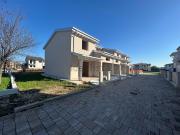 Case e ville in vendita di 175 m² in Via Giovanni Pascoli