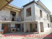 Case e ville in vendita di 178 m² in Via Nosotti, 25