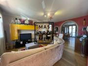 Case e ville in vendita di 178 m² in Via Regione Marche