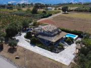 Case e ville in vendita di 18000 m²