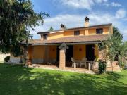 Case e ville in vendita di 180 m² in Via degli Olmi, 200