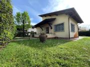 Case e ville in vendita di 183 m² in Via Alfredo...