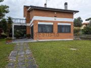 Case e ville in vendita di 185 m² in Via degli Allori e...