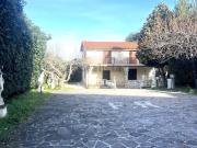 Case e ville in vendita di 185 m² in Via dei Pini, 2