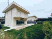 Case e ville in vendita di 185 m² in Via dell&apos Edera