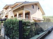 Case e ville in vendita di 189 m² in Via V. Monti, 2