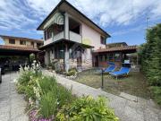 Case e ville in vendita di 190 m² in Via G. Leopardi